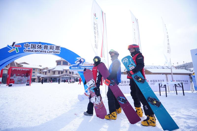 踏上雪道，我便是英雄2023-2024“吉林大米”吉林国际高山/单板滑雪挑战赛长白山万达站比赛集锦发布